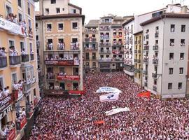 Motxila 21 lanza el Chupinazo y abre San Fermín