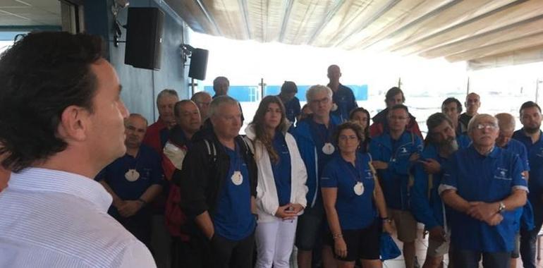 Los peregrinos de la III Travesía Navega el Camino disfrutan Gijón