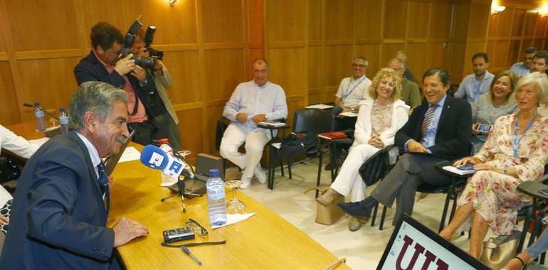 Mano a mano de Revilla y Javier Fernández sobre el Estado Autonómico