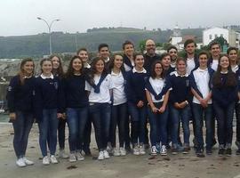 Los guajes del Centro Asturiano de México conocen Llanes en su periplo asturiano