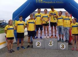 Lucía Vergara y Pablo Ortega, campeones de Asturias de Acuatlón   