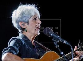 Joan Báez emociona al público en su despedida