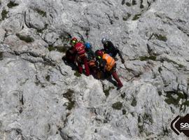 Evacuado un montañero herido en Picu Urriellu
