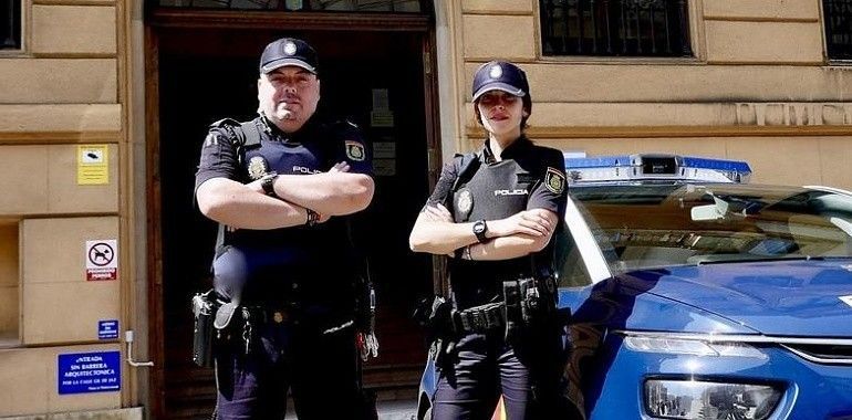 Dos policías nacionales evitan, por segundos, el suicidio de un ovetense