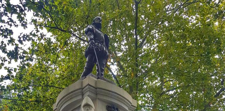Avilés conmemora el centenario de la instalación del monumento a Pedro Menéndez 