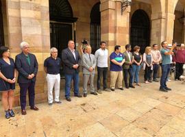 Minuto de silencio de los ayuntamientos asturianos en memoria de Ardines