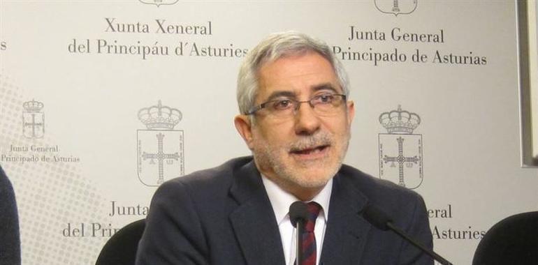 Llamazares lamenta las soluciones a la carta en la financiación autonómica