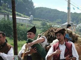 Los pueblos de Asturias se citan el domingo en Navelgas