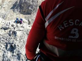 rescatados dos montañeros enriscados en Picu Cabrones, Cabrales