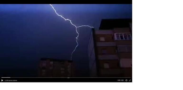 Un tremendo trueno pone Gijón en el TT español
