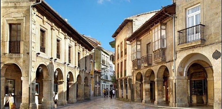 CaleyAvilés va amosar los secretos del Cascu Históricu nuna visita guiada nasturianu 