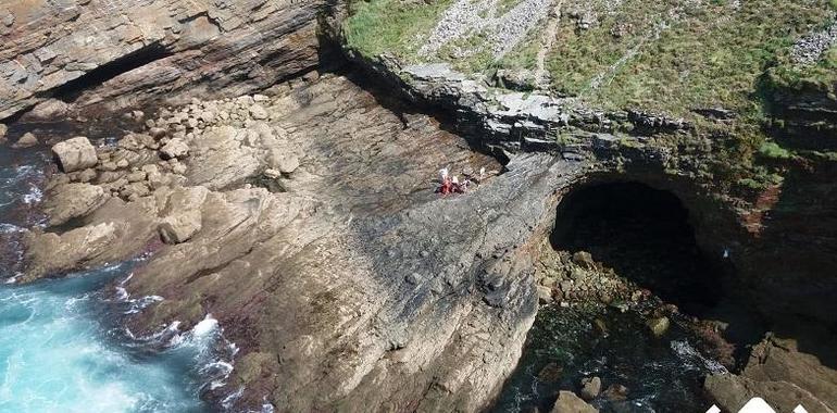 Herido al caer más de 100 metros en Cabo Vidio