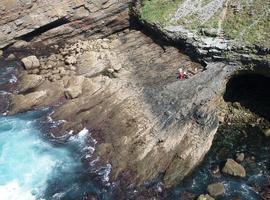 Herido al caer más de 100 metros en Cabo Vidio