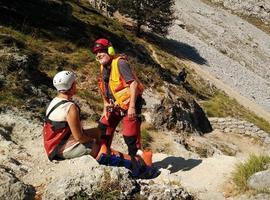 Rescatada una mujer herida bajando Poncebos