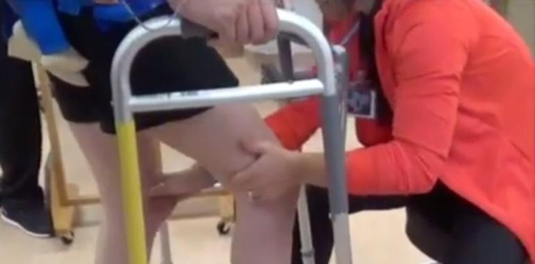 Un hombre con paraplejia total logra caminar con estimulación eléctrica