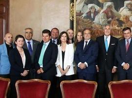 Encuentro del presidente de la Junta General con familiares de Aurelio Delgado