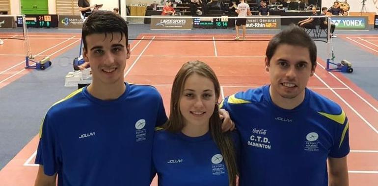 Buena actuación de Alvaro Leal y Laura Solis en el Borders Junior International de bádminton