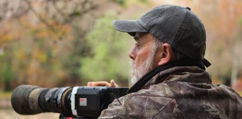 Veterinario: El lobo controla enfermedades lacra de la ganadería