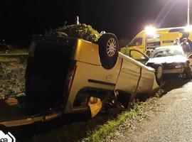Tres heridos, uno con pronóstico reservado, en accidente en El Franco