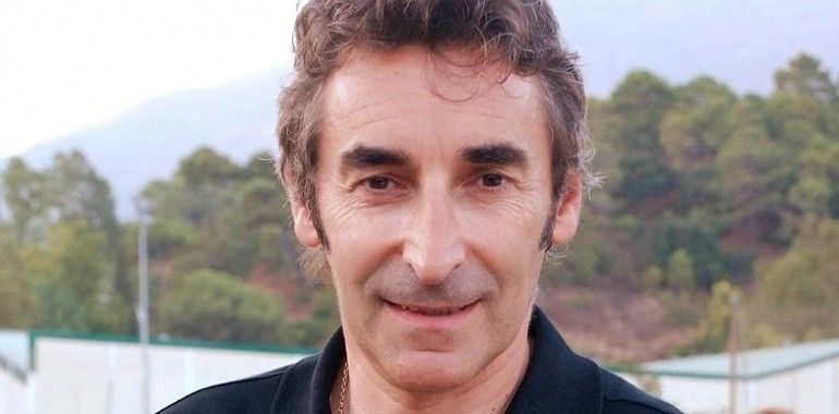 Ciclismo: Fernando Escartín en la charla de Pola de Lena