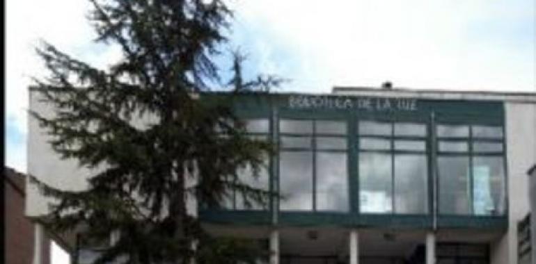 Las escuelinas  de Avilés reciben los paneles de su hermanamiento con escuelas de El Aaiun