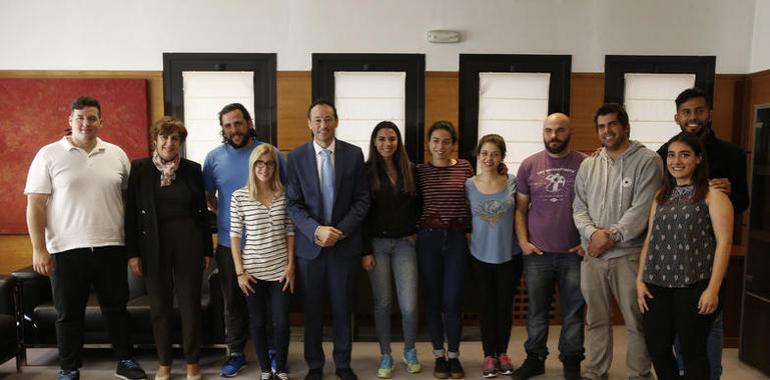 Añoranza vuelve a traer a su patria a los descendientes de asturianos