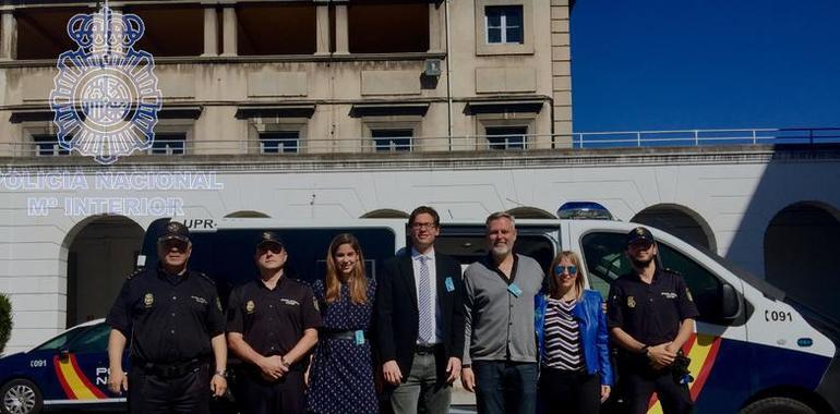 La Policía Nacional ovetense recibe la visita de tres fiscales alemanes