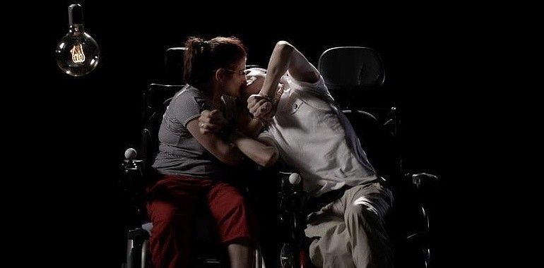 La campaña ‘No mires a otro lado’ visibiliza la sexualidad de las personas con parálisis cerebral 