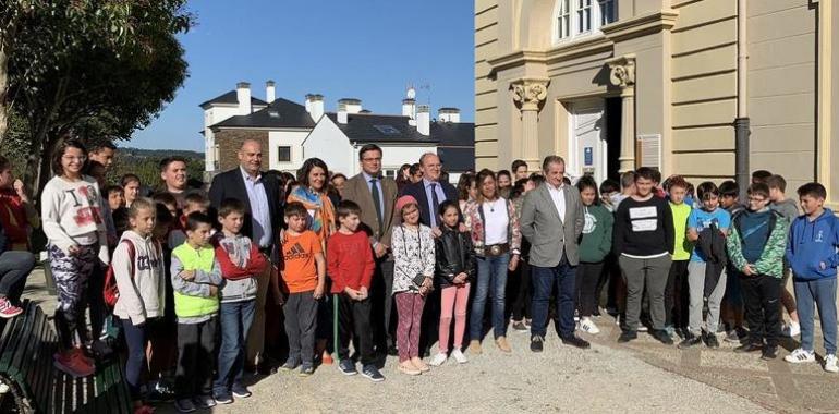 El Parlamento de Asturias examinado por estudiantes de Oscos-Eo