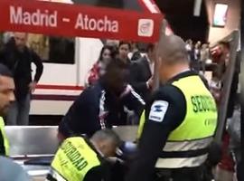 Seguratas de Renfe agreden brutalmente a un viajero por ser negro