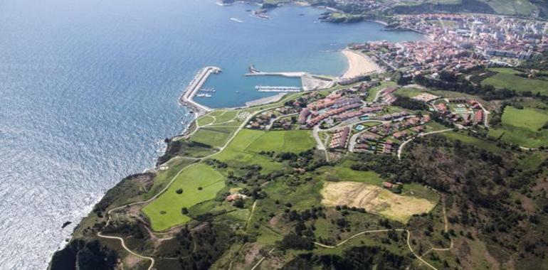 Rescatado el cuerpo de un hombre que apareció en el mar frente a Luanco