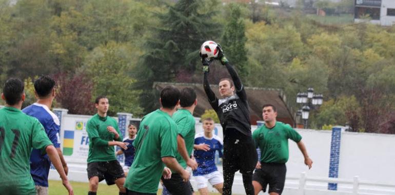 El Universidad de Oviedo logró un difícil empate en el campo de El Florán.