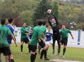 El Universidad de Oviedo logró un difícil empate en el campo de El Florán.