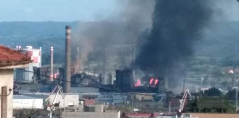 CE de Avilés denuncian que los datos de contaminación "llegaron a bajar" durante el incendio de Arcelor