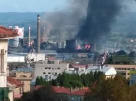 CE de Avilés denuncian que los datos de contaminación "llegaron a bajar" durante el incendio de Arcelor