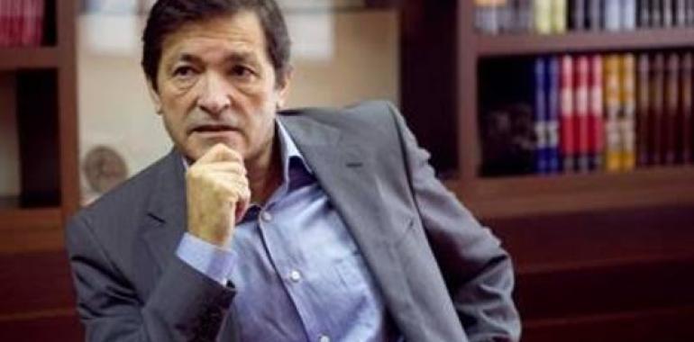 Javier Fernández: “El Gobierno debería dejar muy claro que Pablo Iglesias no es su embajador”