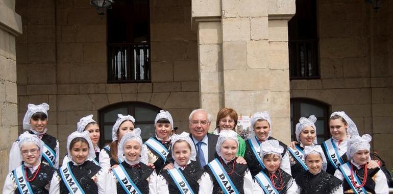 Una gran mesa festeja en Avilés