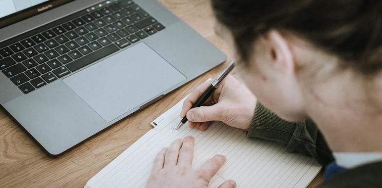 6 colegios llevan todo el curso sin profesorado de asturiano 