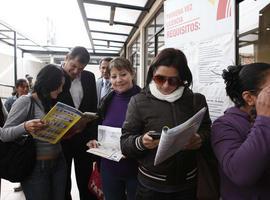 El presidente Correa, a la cola, como uno más