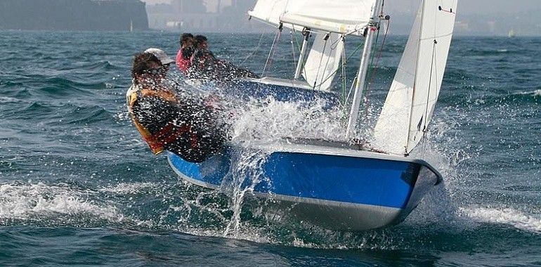 La falta de viento frustra la última jornada del Trofeo de Otoño de Vela Ligera