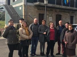 Carmen Moriyón, en Peñamellera para apoyar el turismo cultural y al Parque de Picos