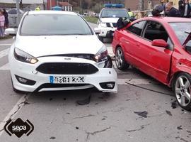 Herida en una colisión de vehículos en Peñule, Mieres
