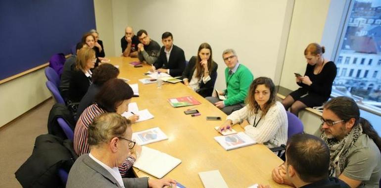 Trabajadores de Vauste reclaman en Bruselas que se garantice la actividad de la fábrica