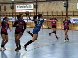 El Oviedo Balonmano Femenino se apea del liderato en Valladolid