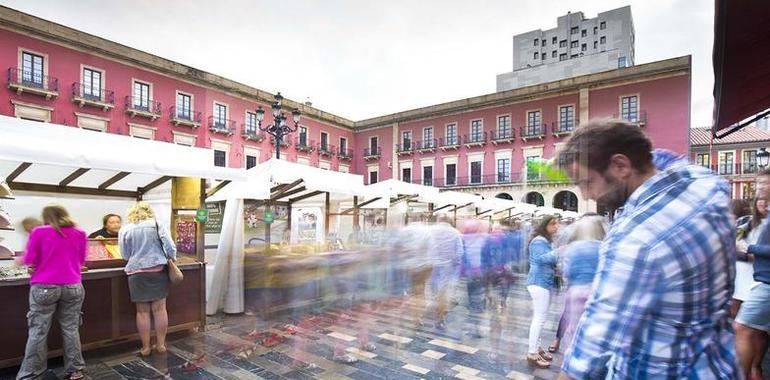 Plaza Mayor, una nueva edición del Mercado Artesano de Gijón, del día 6 al 9 