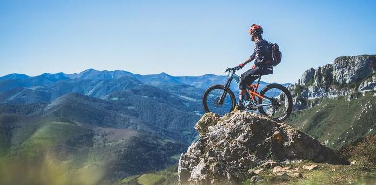 El bicampeón del mundo de Bike Trial, David Cachón, en Nevaria