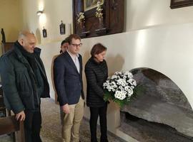 La ofrenda al Rey Silo cierra el homenaje de Foro a los Reyes de Asturias