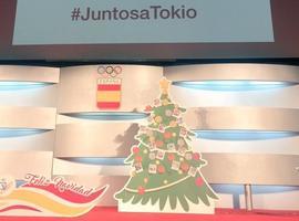 Las 14 medallas mundiales ya lucen el árbol navideño de la Federación Española de Piragüismo