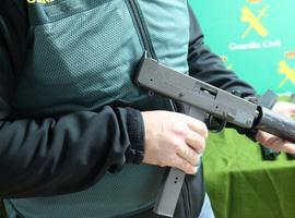 Detenidos en Gijón con un arsenal de pistolas y armas de guerra