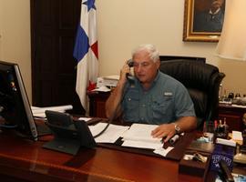 Obama y Martinelli conversan luego de firma de TPC